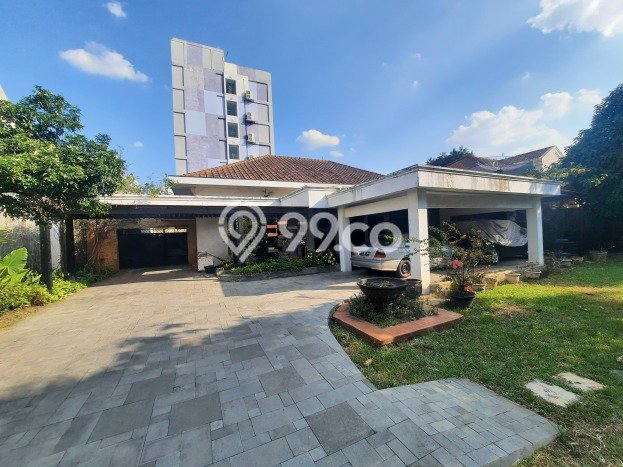 Rumah Elit LB 600m2 Siap Pakai Desain Elegan di Sekayu, Semarang Rumah Elit LB 600m2 Siap Pakai Desain Elegan di Sekayu, Semarang