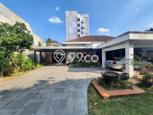 Rumah Elit LB 600m2 Siap Pakai Desain Elegan di Sekayu, Semarang Rumah Elit LB 600m2 Siap Pakai Desain Elegan di Sekayu, Semarang