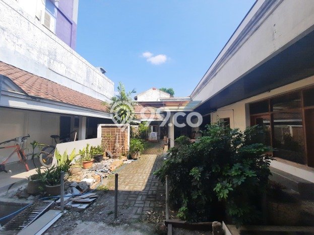 Rumah Elit LB 600m2 Siap Pakai Desain Elegan di Sekayu, Semarang Rumah Elit LB 600m2 Siap Pakai Desain Elegan di Sekayu, Semarang