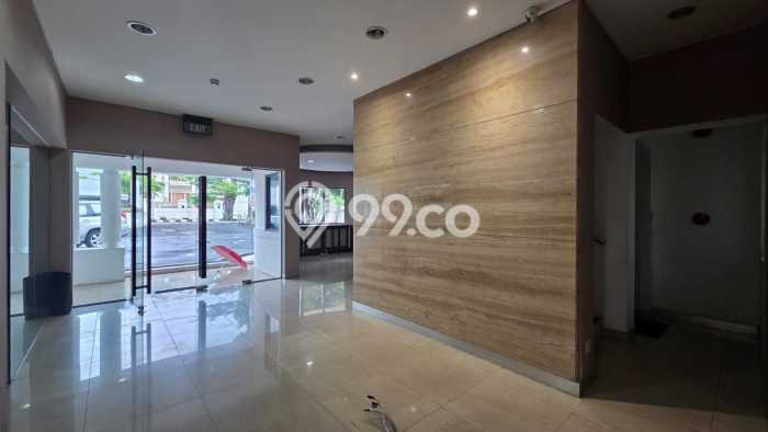 Unit Komersial Disewa Lokasi Semarang Tengah, Semarang Spesifikasi Luas Bangunan 500m2 Unit Komersial Disewa Lokasi Semarang Tengah, Semarang Spesifikasi Luas Bangunan 500m2