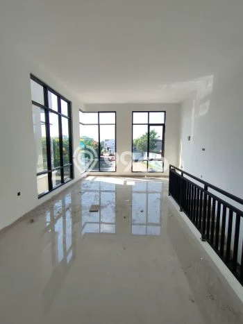 Lokasi Strategis! Dijual Ruko Bisnis di Karawaci, Tangerang Kondisi Baik Lokasi Strategis! Dijual Ruko Bisnis di Karawaci, Tangerang Kondisi Baik