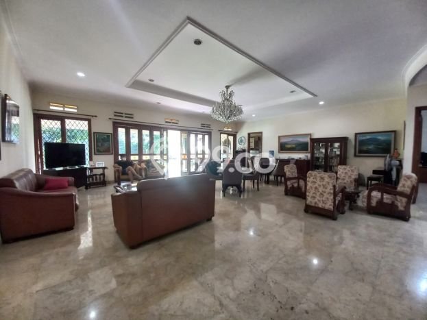 Ready to Use! Luxury House LT 673m2 Desain Elegan di Cipaganti Ready to Use! Luxury House LT 673m2 Desain Elegan di Cipaganti