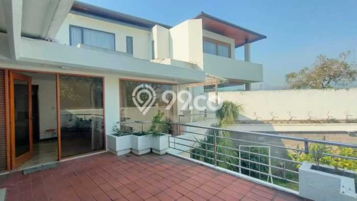 Rumah Luxury Modern Tanpa Renovasi di Hegarmanah Bandung Rumah Luxury Modern Tanpa Renovasi di Hegarmanah Bandung