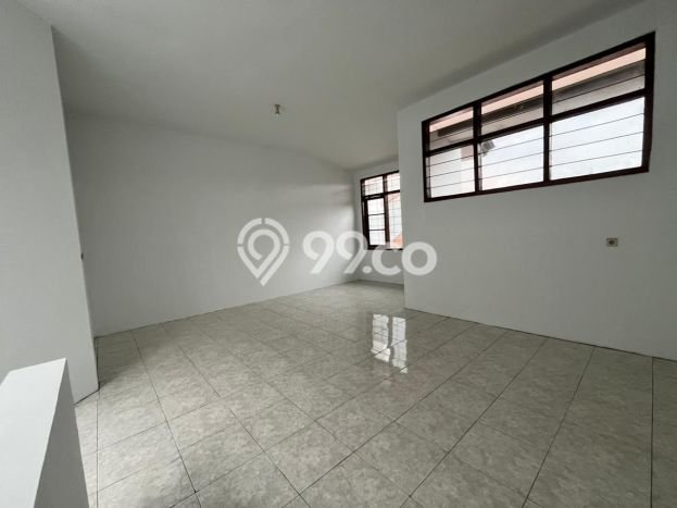 For Sale Rumah 3 Kamar Lokasi Strategis Nyaman dan Strategis di Taman Kopo Indah For Sale Rumah 3 Kamar Lokasi Strategis Nyaman dan Strategis di Taman Kopo Indah