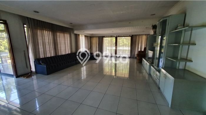 Rumah Elit LB 840m2 Siap Pakai Desain Elegan di Setiabudi, Bandung Rumah Elit LB 840m2 Siap Pakai Desain Elegan di Setiabudi, Bandung