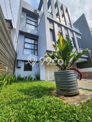 Rumah Mewah LB 280m2 Siap Pakai Desain Elegan di Setra Sari, Bandung Rumah Mewah LB 280m2 Siap Pakai Desain Elegan di Setra Sari, Bandung