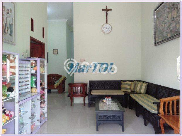 Rumah Mewah dengan Luas Tanah 126m² di Lingkungan Asri Jombang Kota, Jombang Rumah Mewah dengan Luas Tanah 126m² di Lingkungan Asri Jombang Kota, Jombang