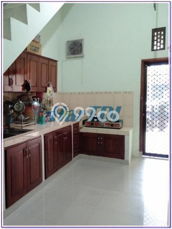 Rumah Mewah dengan Luas Tanah 126m² di Lingkungan Asri Jombang Kota, Jombang Rumah Mewah dengan Luas Tanah 126m² di Lingkungan Asri Jombang Kota, Jombang
