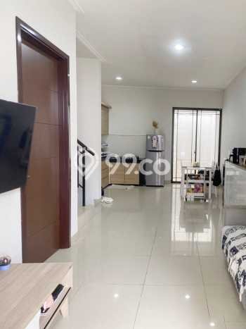 Jual Rumah Eksklusif 3 KT di Green Lake City, Jakarta Barat Jual Rumah Eksklusif 3 KT di Green Lake City, Jakarta Barat
