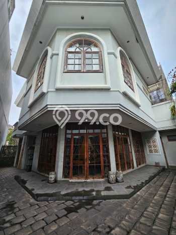 Rumah Mewah LB 850m2 Siap Huni Desain Elegan di Kedoya Baru, Jakarta Barat Rumah Mewah LB 850m2 Siap Huni Desain Elegan di Kedoya Baru, Jakarta Barat