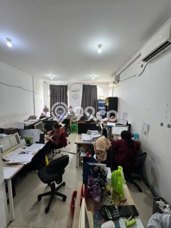 Ruko Dijual di Jakarta Barat LT 68m2 & LB 236m2 Lokasi Terbaik! Ruko Dijual di Jakarta Barat LT 68m2 & LB 236m2 Lokasi Terbaik!