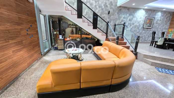 Disewakan! Rumah 3 Kamar Tidur &
3 Kamar Mandi di Pantai Mutiara, Jakarta Utara Disewakan! Rumah 3 Kamar Tidur &
3 Kamar Mandi di Pantai Mutiara, Jakarta Utara