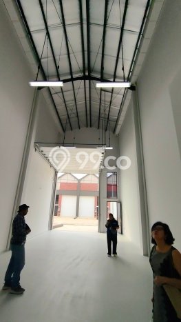 SEWA TERBAIK! Gudang di , Luas 102m2m², Jalan Strategis SEWA TERBAIK! Gudang di , Luas 102m2m², Jalan Strategis