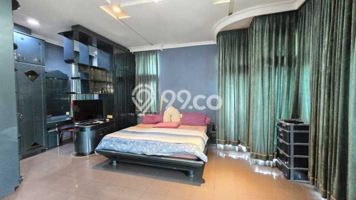 Disewakan! Rumah 3 Kamar Tidur &
3 Kamar Mandi di Pantai Mutiara, Jakarta Utara Disewakan! Rumah 3 Kamar Tidur &
3 Kamar Mandi di Pantai Mutiara, Jakarta Utara