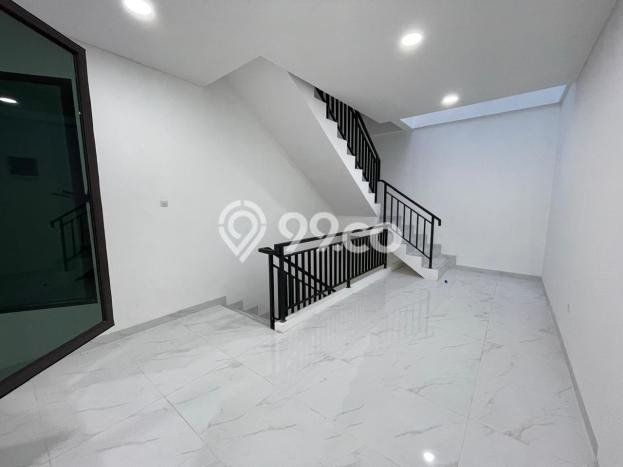 Ruko Dijual di Prime Area Jakarta Barat Luas 256m2 Ruko Dijual di Prime Area Jakarta Barat Luas 256m2