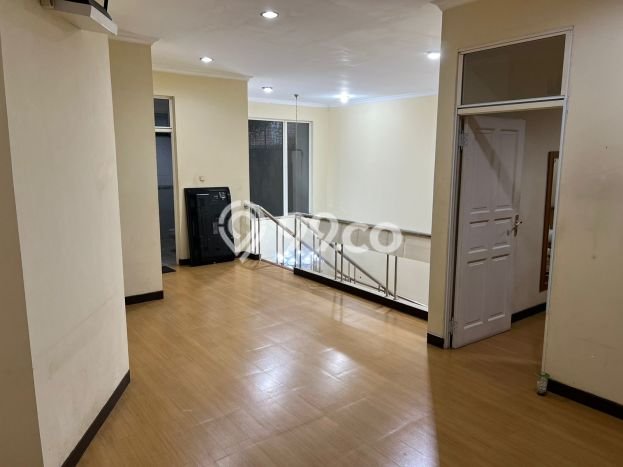 Siap Huni Hunian Elit 4 Kamar di Cipondoh Dekat ke Mana Saja Siap Huni Hunian Elit 4 Kamar di Cipondoh Dekat ke Mana Saja