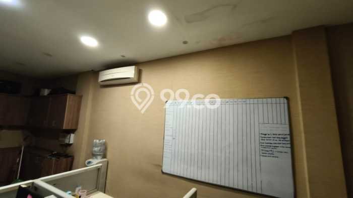 Ruko Dijual di Kebon Jeruk Jakarta Barat dengan Luas Bangunan 380m2 Ruko Dijual di Kebon Jeruk Jakarta Barat dengan Luas Bangunan 380m2