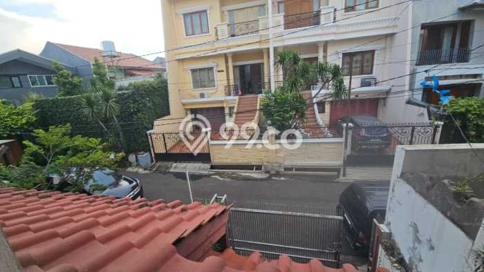 Rumah Eksklusif Dijual LT 152m2 di Kebon Jeruk, Jakarta Barat Rumah Eksklusif Dijual LT 152m2 di Kebon Jeruk, Jakarta Barat