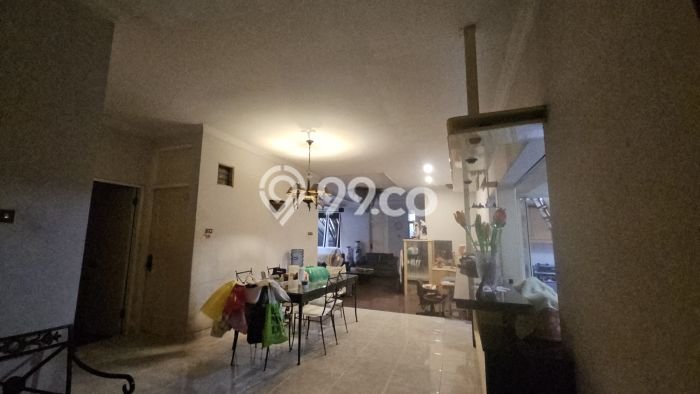 Rumah Eksklusif Dijual LT 284m2 di Kebon Jeruk, Jakarta Barat Rumah Eksklusif Dijual LT 284m2 di Kebon Jeruk, Jakarta Barat