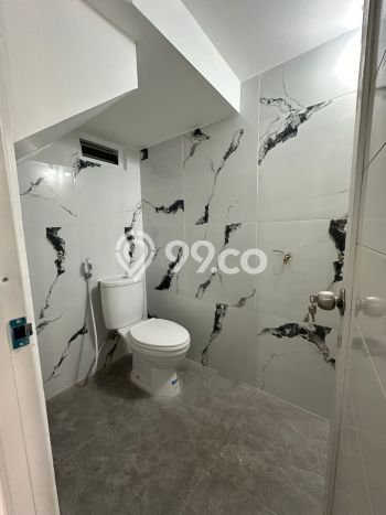 Rumah Strategis Minimalis Lb 183m2 di Kebon Jeruk, Jakarta Barat Rumah Strategis Minimalis Lb 183m2 di Kebon Jeruk, Jakarta Barat