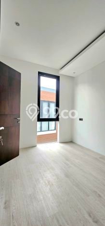 Rumah Mewah LB 230m2 Siap Huni Desain Elegan di BSD The Icon, Tangerang Rumah Mewah LB 230m2 Siap Huni Desain Elegan di BSD The Icon, Tangerang