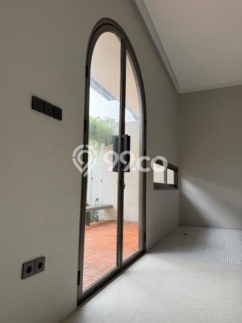 Rumah Elit Modern Siap Huni di BSD Tangerang Rumah Elit Modern Siap Huni di BSD Tangerang