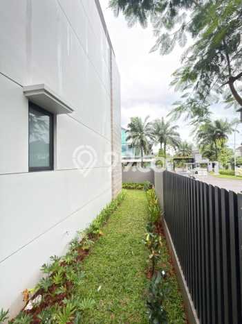 Rumah Mewah LB 526m2 Siap Huni Desain Elegan di BSD City, Tangerang Rumah Mewah LB 526m2 Siap Huni Desain Elegan di BSD City, Tangerang
