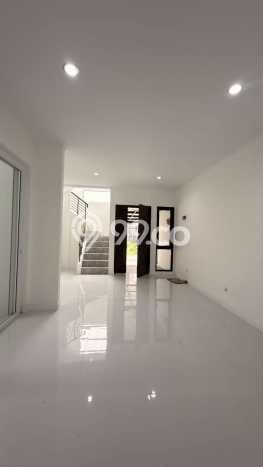 Hunian Mewah LB 170m2 Siap Pakai Desain Elegan di BSD City, Tangerang Hunian Mewah LB 170m2 Siap Pakai Desain Elegan di BSD City, Tangerang