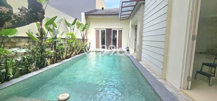 Ready to Use! Luxury House LT 325m2 Desain Modern di Alam Sutera Ready to Use! Luxury House LT 325m2 Desain Modern di Alam Sutera