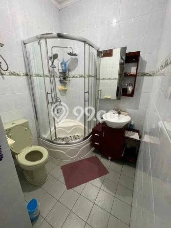 Siap Huni Rumah Mewah 5 Kamar di Rungkut Dekat ke Mana Saja Siap Huni Rumah Mewah 5 Kamar di Rungkut Dekat ke Mana Saja