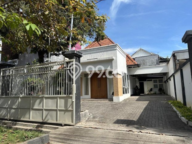Dijual Rumah Mewah Elegan Dengan View Cantik di ngagel, Surabaya Dijual Rumah Mewah Elegan Dengan View Cantik di ngagel, Surabaya