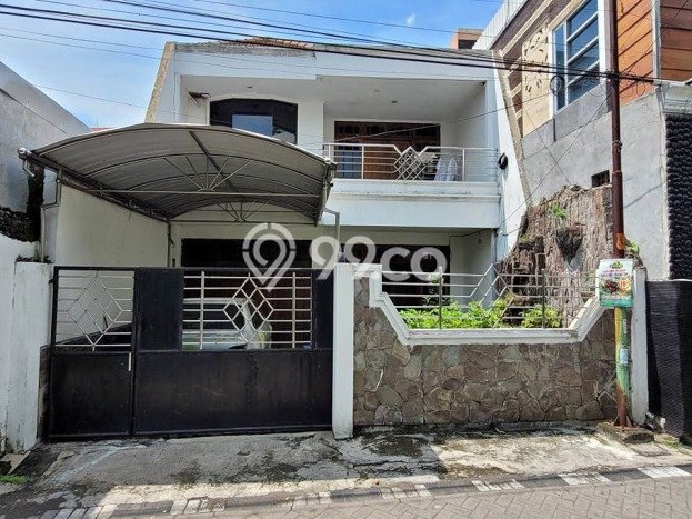 Rumah Elit Modern Siap Huni di Mojoarum Surabaya Rumah Elit Modern Siap Huni di Mojoarum Surabaya
