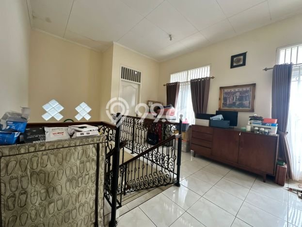 Ready to Use! Luxury House LT 240m2 Desain Elegan di Kota Wisata Ready to Use! Luxury House LT 240m2 Desain Elegan di Kota Wisata