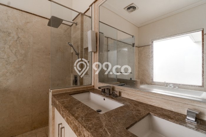 Hunian Bagus Disewakan di Kemang, Jakarta Selatan LT 600m2, LB 700m2 Hunian Bagus Disewakan di Kemang, Jakarta Selatan LT 600m2, LB 700m2