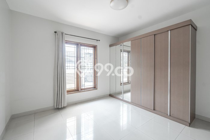 Lokasi strategis! Rumah siap pakai dikontrakkan di Kebayoran Baru LB 400m2 Lokasi strategis! Rumah siap pakai dikontrakkan di Kebayoran Baru LB 400m2