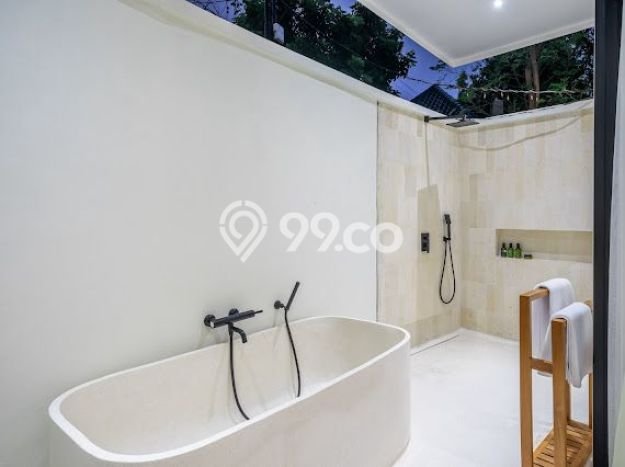 Hunian Mewah LB 300m2 Siap Huni Desain Elegan di Seminyak, Badung Hunian Mewah LB 300m2 Siap Huni Desain Elegan di Seminyak, Badung
