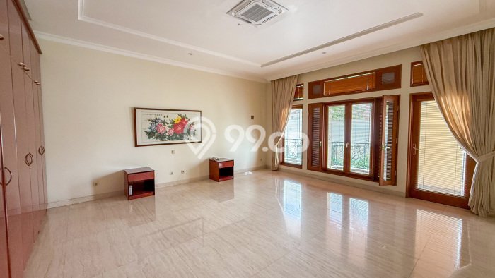 Jual Rumah Mewah Megah Dengan View Eksklusif di Tanjung Barat, Jakarta Selatan Jual Rumah Mewah Megah Dengan View Eksklusif di Tanjung Barat, Jakarta Selatan