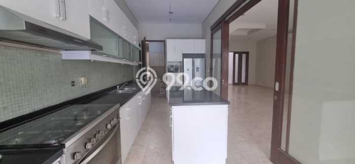 Rumah sewa siap huni 5 KT di Kemang, Jakarta Selatan Rumah sewa siap huni 5 KT di Kemang, Jakarta Selatan