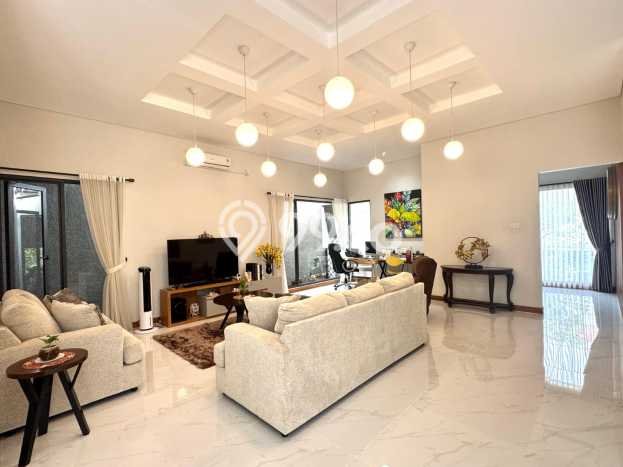 Hunian Impian dengan Luas Tanah 243m² di Lingkungan Asri Sentul City, Bogor Hunian Impian dengan Luas Tanah 243m² di Lingkungan Asri Sentul City, Bogor