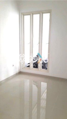 Hunian Elit LB 150m2 Siap Pakai Desain Elegan di Sukomanunggal, Surabaya Hunian Elit LB 150m2 Siap Pakai Desain Elegan di Sukomanunggal, Surabaya