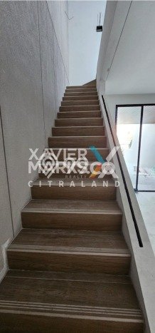 Ready to Use! Luxury House LT 100m2 Desain Elegan di Manyar Ready to Use! Luxury House LT 100m2 Desain Elegan di Manyar