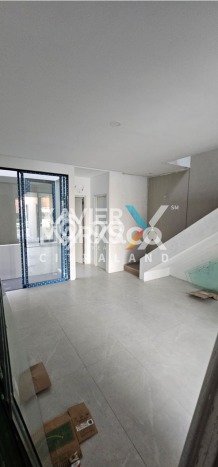 Ready to Use! Luxury House LT 100m2 Desain Elegan di Manyar Ready to Use! Luxury House LT 100m2 Desain Elegan di Manyar