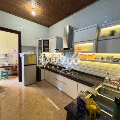 Rumah Elit Modern Tanpa Renovasi di Pakuwon Indah Surabaya Rumah Elit Modern Tanpa Renovasi di Pakuwon Indah Surabaya