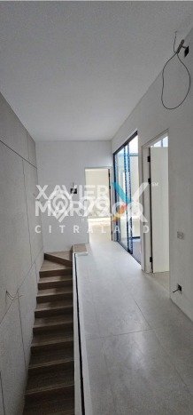 Ready to Use! Luxury House LT 100m2 Desain Elegan di Manyar Ready to Use! Luxury House LT 100m2 Desain Elegan di Manyar