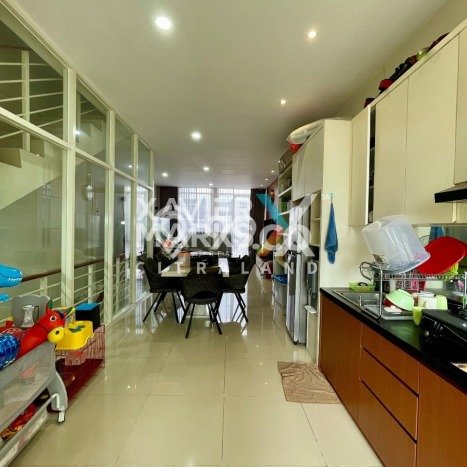 Unit Ruko Dijual di Surabaya LT 67m2 & LB 178m2 Unit Ruko Dijual di Surabaya LT 67m2 & LB 178m2
