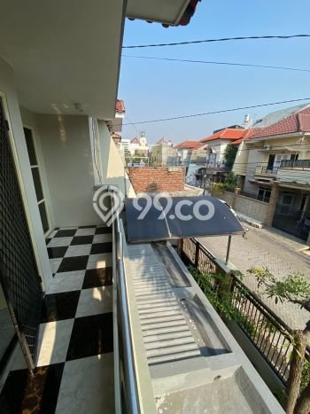 Rumah Exclusive LT 167m2m² / LB 300m2m² di Kawasan Nyaman , Surabaya Rumah Exclusive LT 167m2m² / LB 300m2m² di Kawasan Nyaman , Surabaya