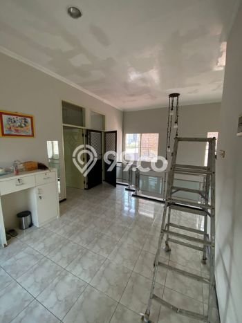 Rumah Exclusive LT 167m2m² / LB 300m2m² di Kawasan Nyaman , Surabaya Rumah Exclusive LT 167m2m² / LB 300m2m² di Kawasan Nyaman , Surabaya