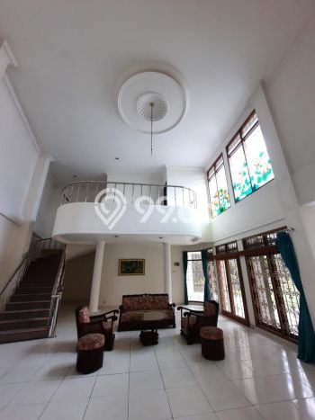 Rumah Mewah LB 600m2 Siap Pakai Desain Elegan di Cipaganti, Bandung Rumah Mewah LB 600m2 Siap Pakai Desain Elegan di Cipaganti, Bandung