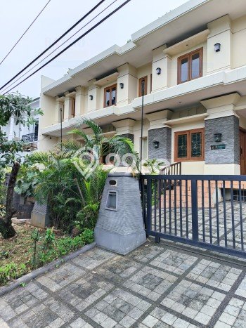 Rumah Luxury Modern Tanpa Renovasi di Pondok Indah Jakarta Selatan Rumah Luxury Modern Tanpa Renovasi di Pondok Indah Jakarta Selatan