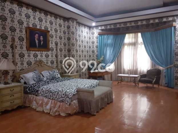 Rumah Elit Modern Tanpa Renovasi di Pondok Indah Jakarta Selatan Rumah Elit Modern Tanpa Renovasi di Pondok Indah Jakarta Selatan
